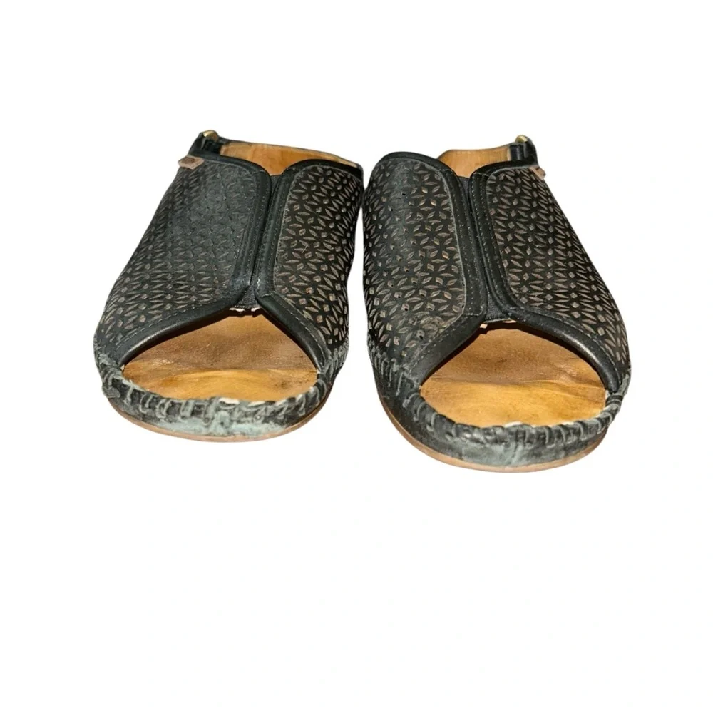 PIKOLINOS black leather